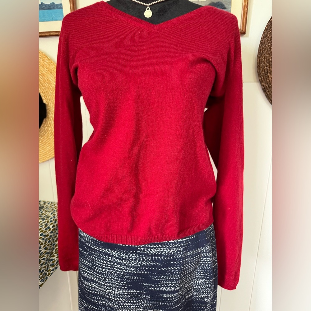 Ann Taylor Red 100% Cashmere V-Neck Sweater Women’s Med - Picture 3 of 10